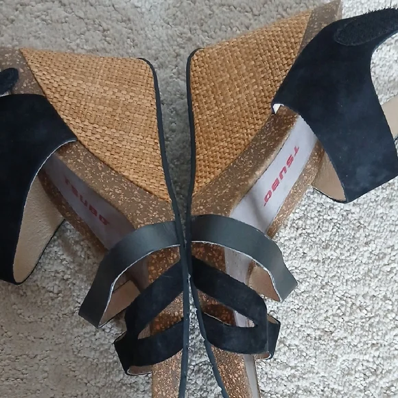 Tsubo Black and Gray Women's Sandals - Picture 10 of 11